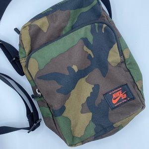 Nike SB camo shoulder bag / crossbody bag